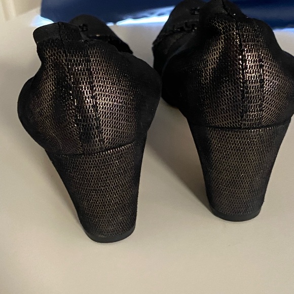 Chanel Heels Classic Black w/ gold flex size 41 or 10 US 11 US excellent authent - Picture 6 of 12